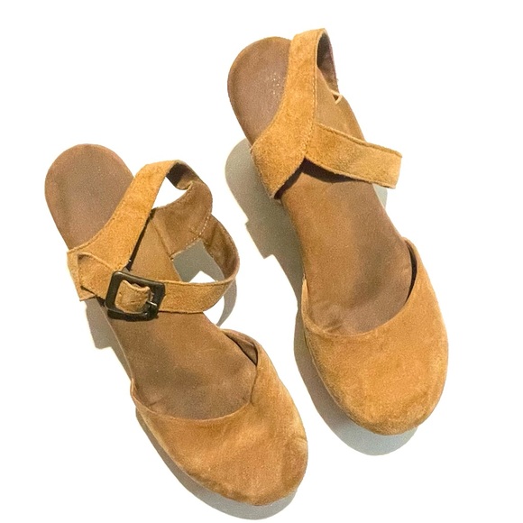 Brown leather clogs. Size 8. - Picture 9 of 9